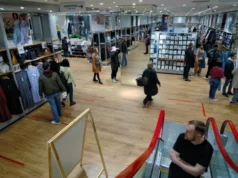 Минпромторг не получал заявок от Uniqlo на возвращение в Россию