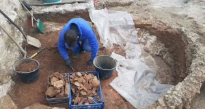 В Хакасии археологи обнаружили наскальный рисунок эпохи Окуневской культуры