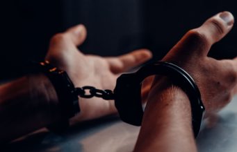 В Абакане мужчину подозревают в серии краж продуктов из сетевого магазина