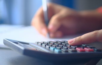 В Бейском районе почти за 13 млн рублей укрепят фундамент школы